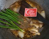 Foto langkah ke 7 dari resep Ayam Goreng Saus Inggris.