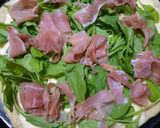 Foto del paso 10 de la receta: Pizza casera jamón crudo y rúcula