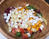 Foto del paso 1 de la receta: Ensalada de melón, mango, queso y serrano crujiente con vinagreta de mango