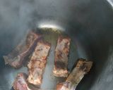 Foto del paso 3 de la receta: Patatas con costillas adobadas y setas de cardo