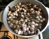Foto del paso 2 de la receta: Caracoles en salsa de tomate picante
