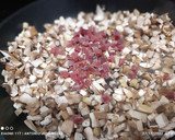 Foto del paso 2 de la receta: Canelón de salmón con duxelles grasa de portobellos