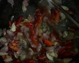 Foto langkah ke 3 dari resep Oseng Oncom Leunca Jamur.