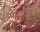Foto del paso 5 de la receta: Carpaccio de vacuno con salsita de limón y parmesano