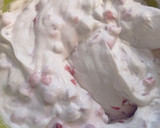 Foto del paso 4 de la receta: Tiramisú de fresa 🍓 y coco 🥥 en tarritos 🫙