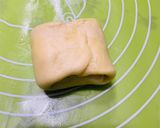 Foto langkah ke 5 dari resep Bolen Pisang.