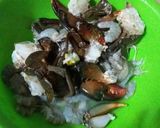 Foto langkah ke 1 dari resep Seafood (cumi, udang dan kepiting) saus padang.