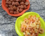 A picture of step 3 of Fried rice with shrimps and chicken sausage.