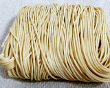 A picture of step 2 of Sambal mee goreng.