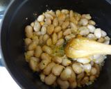 A picture of step 5 of Italian-Style Stewed White Kidney Beans.