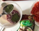 Paradicsom saláta lilahagymával recept fázis 4 fotója