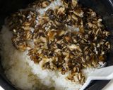 A picture of step 12 of No-Fail Mixed Maitake Mushroom Rice.