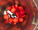 A picture of step 1 of Fresh Strawberry Milk Shake.