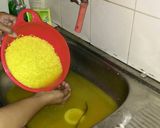 Foto langkah ke 2 dari resep Nasi kuning pulen.