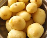 A picture of step 1 of Hariyali Dum Aloo.