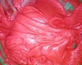 A picture of step 3 of Vanilla and red velvet cake.