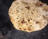 A picture of step 4 of Onion paratha.