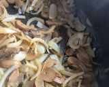 Une image de l'étape 2 de Paupiettes de poulet à la crème et aux champignons.