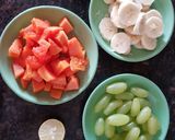 A picture of step 1 of Tricolor Fruit Salad.