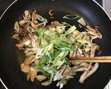 Foto del paso 5 de la receta: El maitake itame~el sofrito de hongo y cerdo~