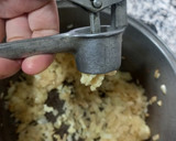 Foto del paso 2 de la receta: Tarta de Espinaca y Huevos con Salsa Blanca y Queso