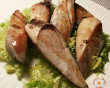 Foto del paso 8 de la receta: Solomillo de bonito a la sal piramidal al limón y aceite de sésamo