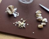 A picture of step 2 of Trick: How to peel a garlic (so your hands don’t smell of it).