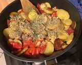 Une image de l'étape 5 de Pommes de terre et poivrons rouges aux herbes aromatiques.