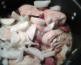 A picture of step 4 of chicken and sausage in duck sauce.