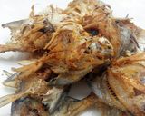 A picture of step 2 of Crispy Fried Fish With Dry Sou Curried Sauce.