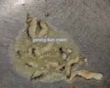 Gambar langkah 2 resipi Nasi Goreng Ikan Masin.