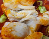 Foto del paso 5 de la receta: Bacalao skrei con salsa de tomate y habitas tiernas