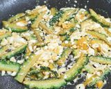 「鹹蛋炒苦瓜」下酒菜金沙苦瓜的食譜步驟5照片