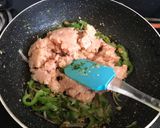 A picture of step 1 of Chicken spring roll.