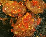 Foto langkah ke 6 dari resep Empal penyet sambal bawang ala dek Nina.