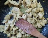 Foto del paso 2 de la receta: Fideos con pollo y crema