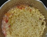Foto langkah ke 4 dari resep Spicy Curry Noodle with Corned Beef.
