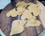 हार्ट शेप स्टफ दाल ढोकली (Heart shape stuff dal dhokli recipe in hindi) रेसिपी चरण 4 फोटो