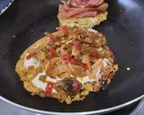 Foto del paso 3 de la receta: Torticas de coliflor a la pizza🍕de cebolla caramelizada🧅, queso crema🧀, tomate🍅