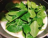Foto del paso 4 de la receta Tortilla proteica de setas y espinacas baby: cena sana