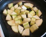 Padlizsános-cukkinis csirkeragu bulgurral recept fázis 2 fotója