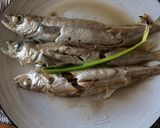 Foto del paso 2 de la receta: Bacaladillas al horno con ensalada