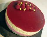 Foto del paso 19 de la receta Tarta de mousse de frambuesa y mango y bizcocho de pistachos