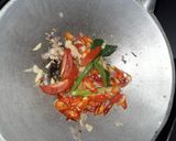 Foto langkah ke 3 dari resep Tumis tongkol jantung pisang.
