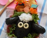 A picture of step 4 of Shaun the Sheep Character Bento.