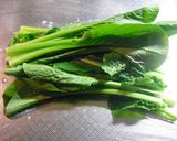 A picture of step 4 of Komatsuna and Spinach Steamed in the Microwave.