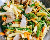 Foto langkah ke 2 dari resep Capcay Bakso Sederhana.