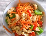 Foto langkah ke 4 dari resep Tumis Ayam Putih Wortel Paprika.