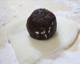 A picture of step 9 of Plump Matcha Daifuku.