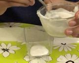 A picture of step 2 of Healthy Breakfast Parfait.